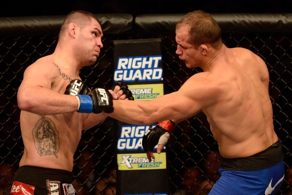 Кейн Веласкес и Джуниор Дос Сантос на турнире UFC 155